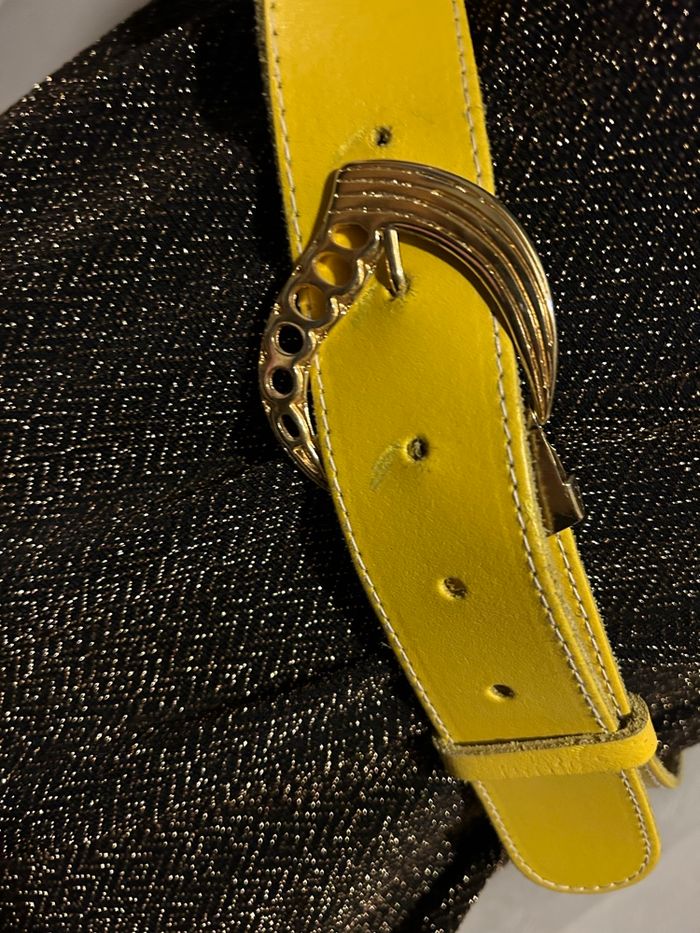 Très jolie ceinture vintage en croûte de cuir jaune - photo numéro 5
