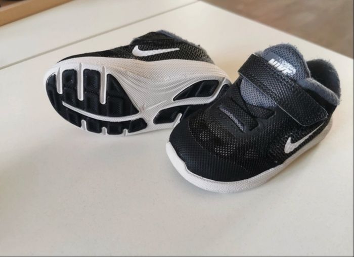 Baskets Nike noire 19.5 - photo numéro 2