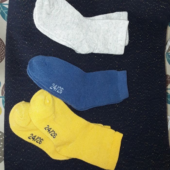 4 paires de chaussettes neuves pointure 24 / 26