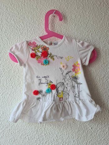 tee-shirt blanc avec fleur