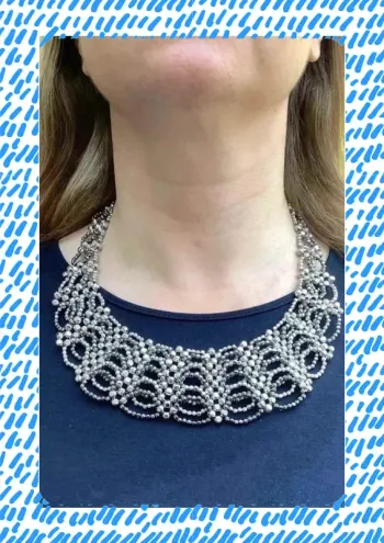Collier imposant perles argentées