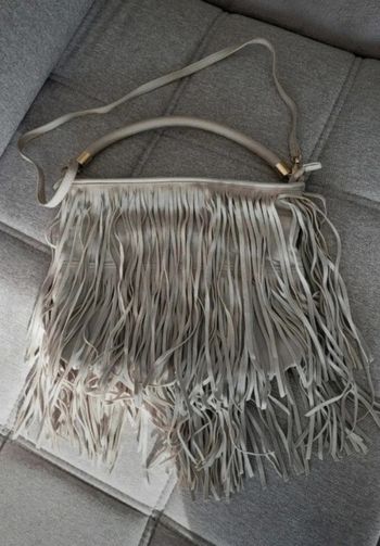 Sac à franges besace pochette bandoulière h&m beige gris clair bohème chic