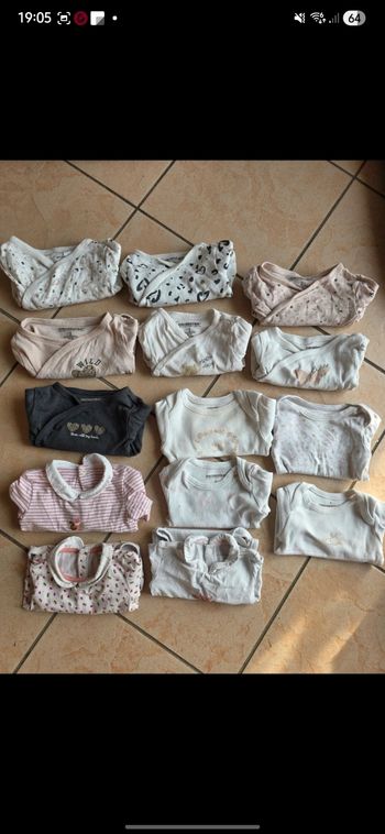 Lot bodys 3 mois 