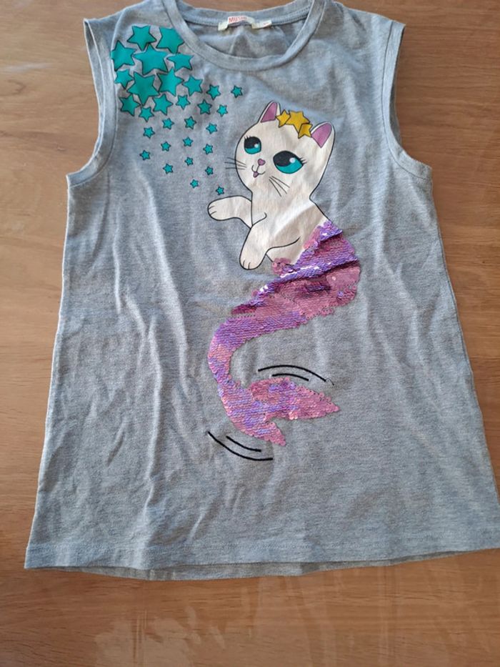 T-shirt sans manches.
