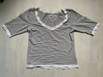 T-shirt Y2K dentelle gris H&M