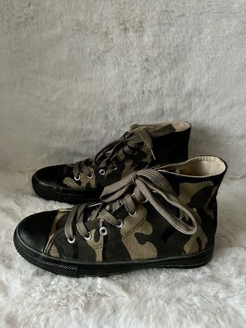 Baskets imprimées militaire kaki, beige, noir pointure 38