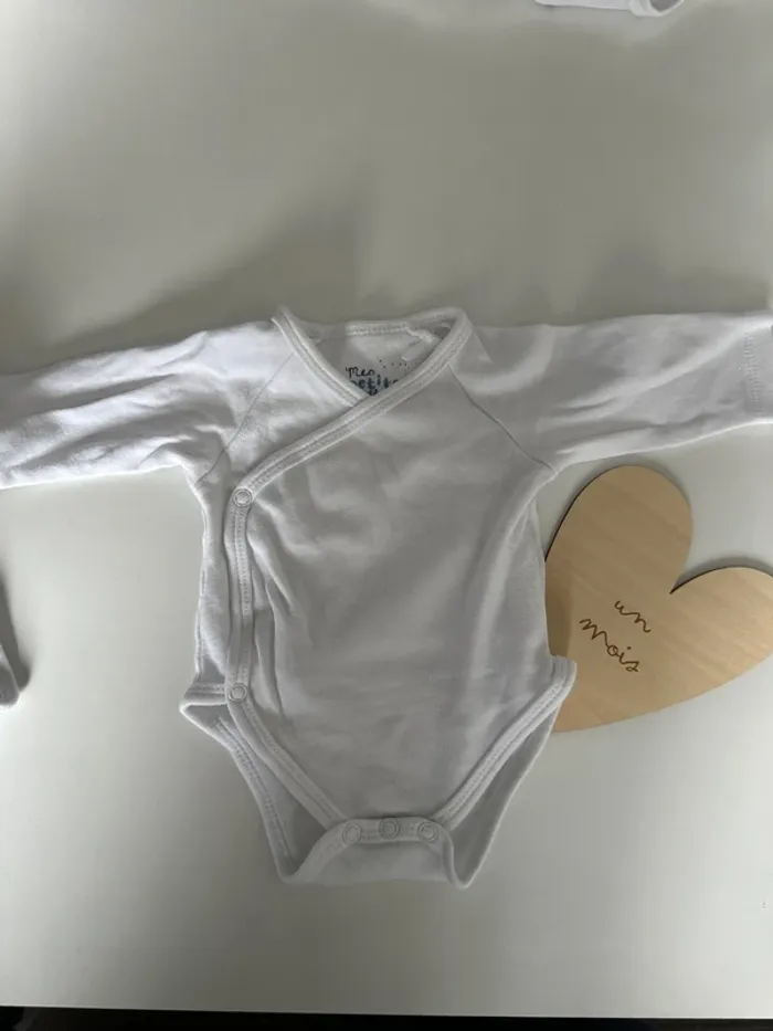 Lot de 4 body 1 mois - photo numéro 3