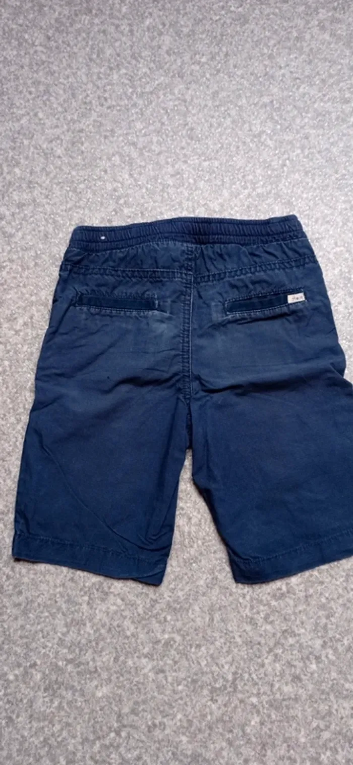 Short Zara taille 3/4 ans 
Bon état - photo numéro 3