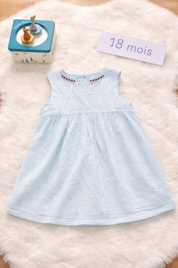 Robe sans manches 