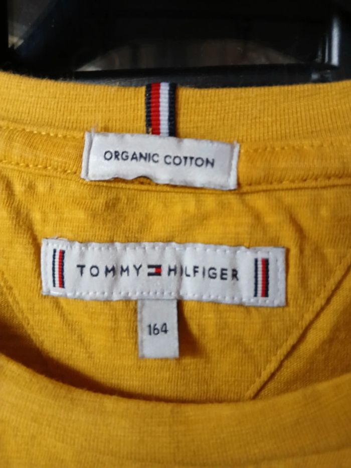T-shirt tommy hilfiger 👧 14 ans - photo numéro 4