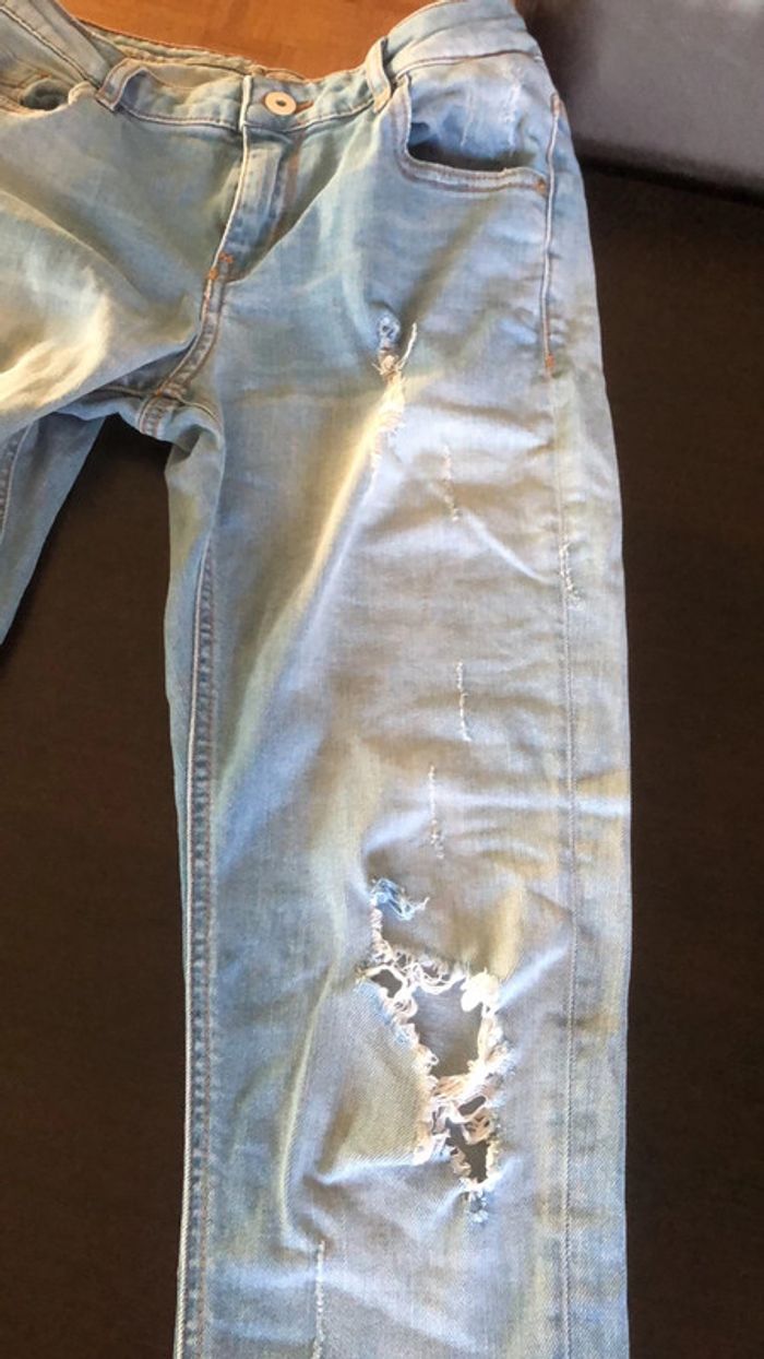 Jeans troué - photo numéro 4