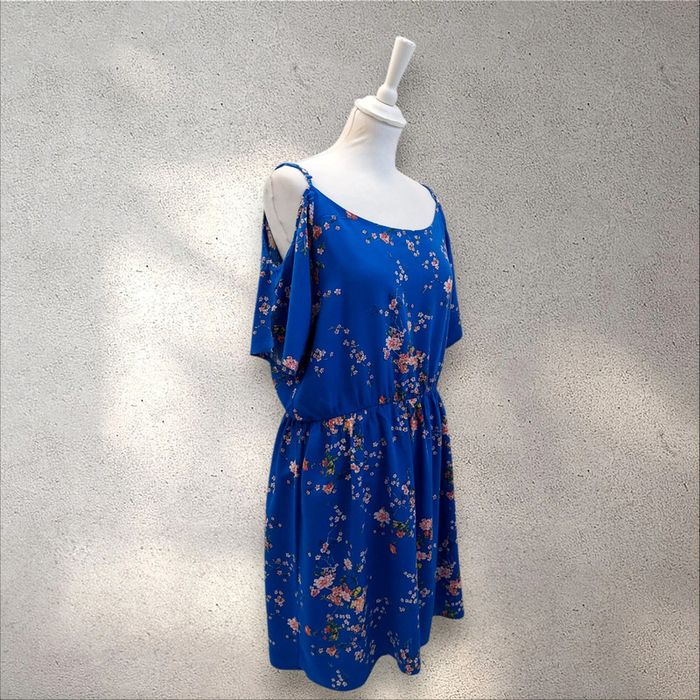 Robe fluide à motifs fleuris manches courtes ajourées L - photo numéro 3
