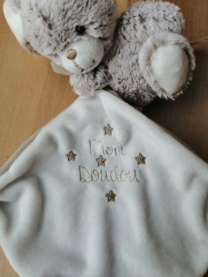 Doudou mouchoir lapin TEX baby Carrefour taupe mouchoir "mon doudou" - photo numéro 4