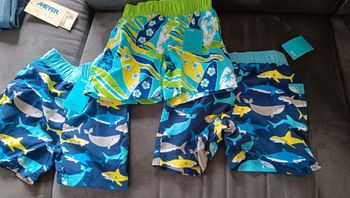 Lot de 3 maillots de bain neuf 26 mois
