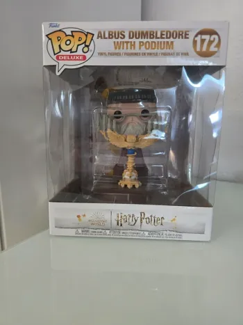 Albus dumbledore with podium funko pop
( harry potter )