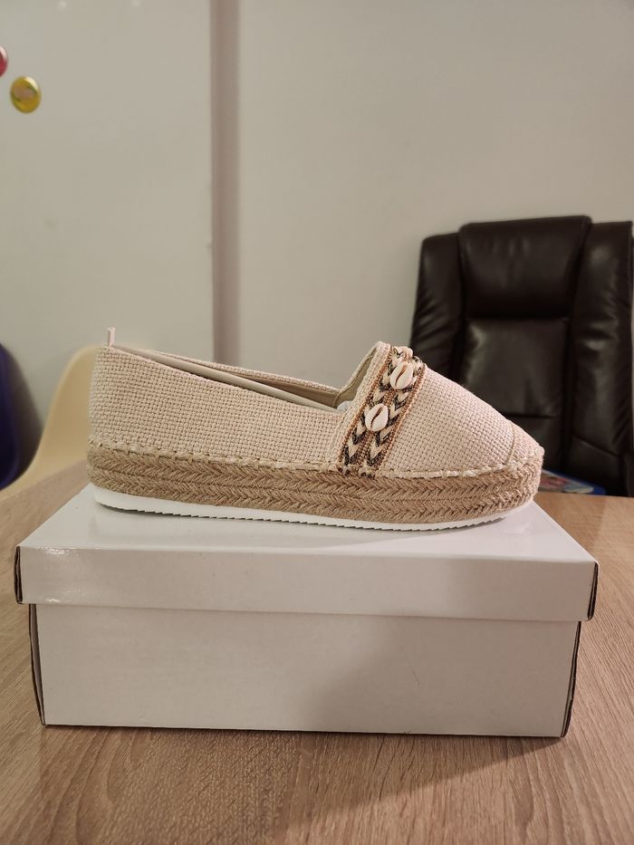 Lot de 5 paires de chaussures/claquettes neuf - photo numéro 2