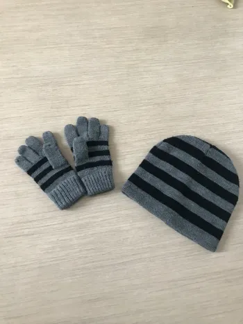 Lot de bonnet + paire de gants