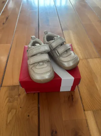 Chaussures bébé kickers