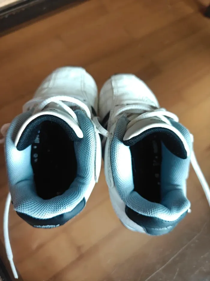 Chaussures Adidas pointure 22 - photo numéro 3
