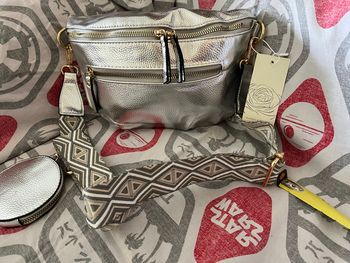 Sac banane couleur argentée 