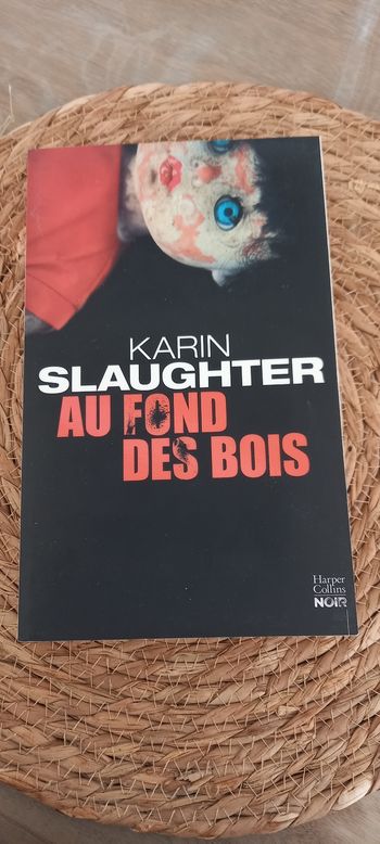 Livre 📖 thriller " au fond des bois "