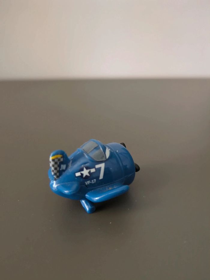 avion cars disney - photo numéro 3