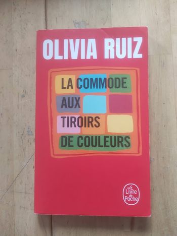 La commode aux tiroirs de couleurs Olivia Ruiz Livre de Poche 2021