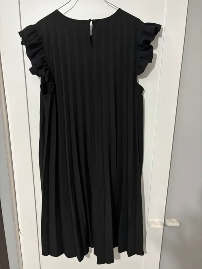 Robe noire - photo numéro 2