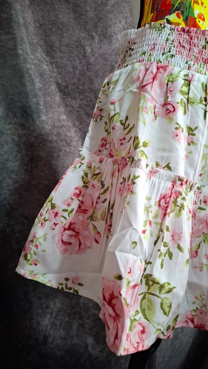 Jupe short fleurs romantique printemps Terranova - photo numéro 4