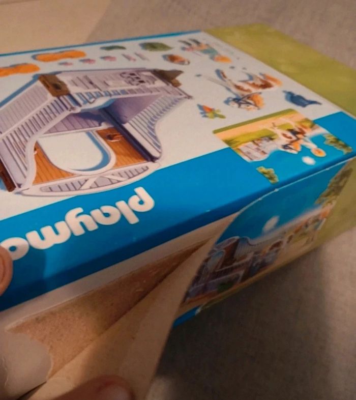 Boîte de playmobil country le box a chevaux neuf jamais ouvert - photo numéro 3
