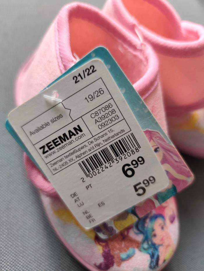 Paire de chaussons neufs 🦄 Taille 21/22 - photo numéro 2