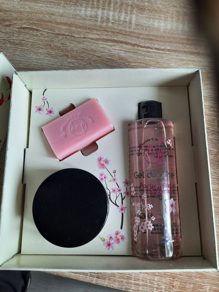 Coffret cosmétiques cadeau fête des mères - photo numéro 3