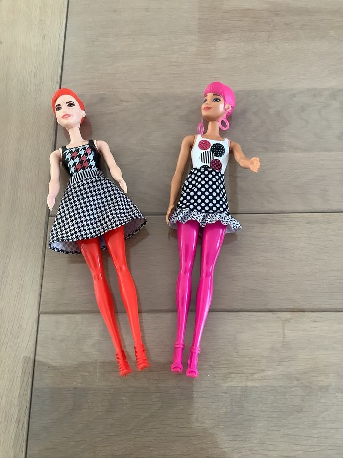 Lot 2 poupées Barbie Fashion