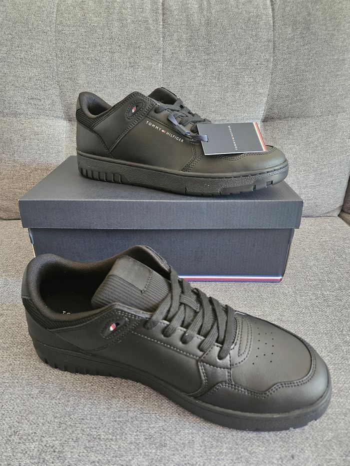 Basket homme Tommy hilfiger neuve
Taille 43 - photo numéro 4