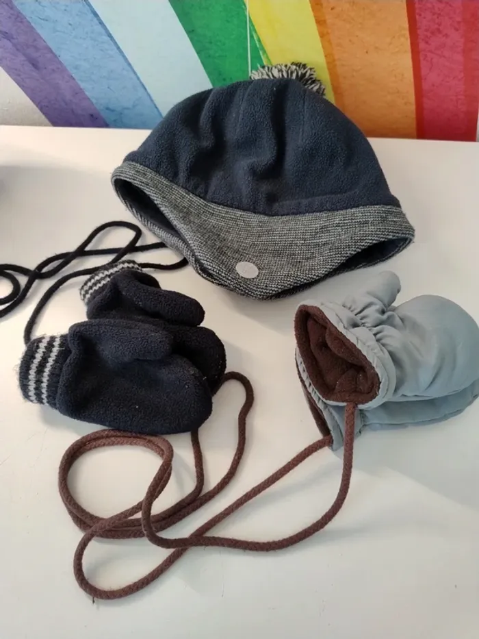 Bonnet Obaïbi et trois paires de gants OVS
