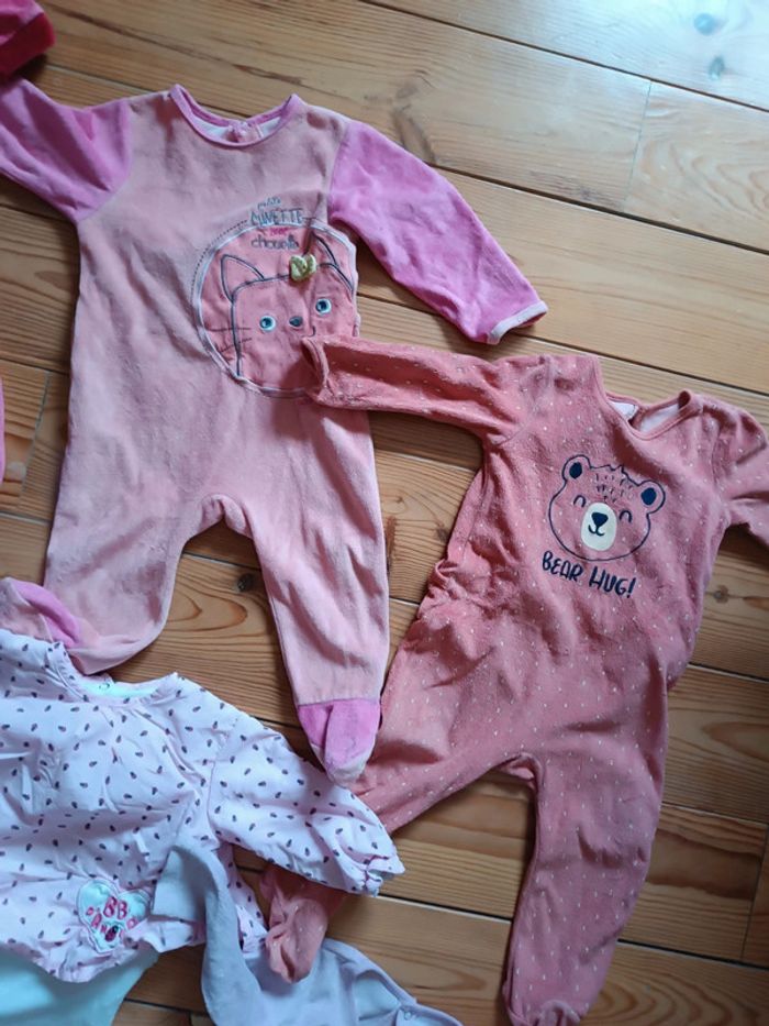 Lot fille 10 articles 12 mois pyjamas en très bon état - photo numéro 3