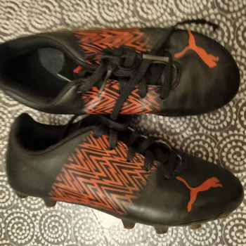 Baskets à crampons de foot PUMA taille 32