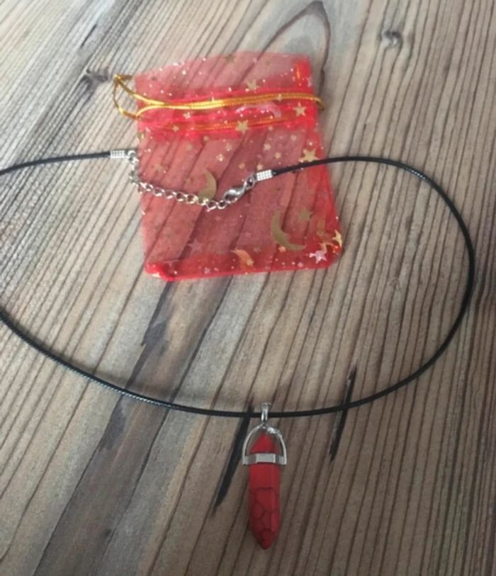 Jolie collier / pendentif en quartz hexagonal cordon en cuir