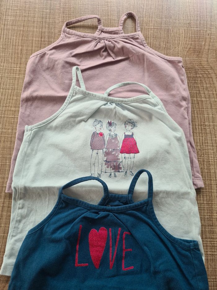 Lot de débardeurs Vertbaudet 2 ans TBE - photo numéro 2