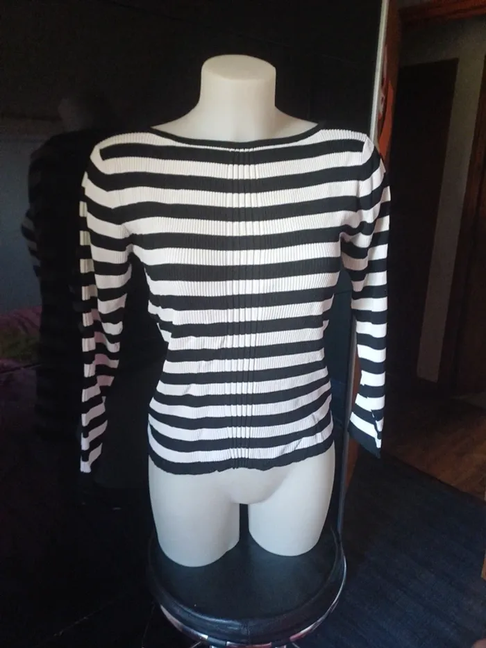 Joli pull marinière taille S manches longues