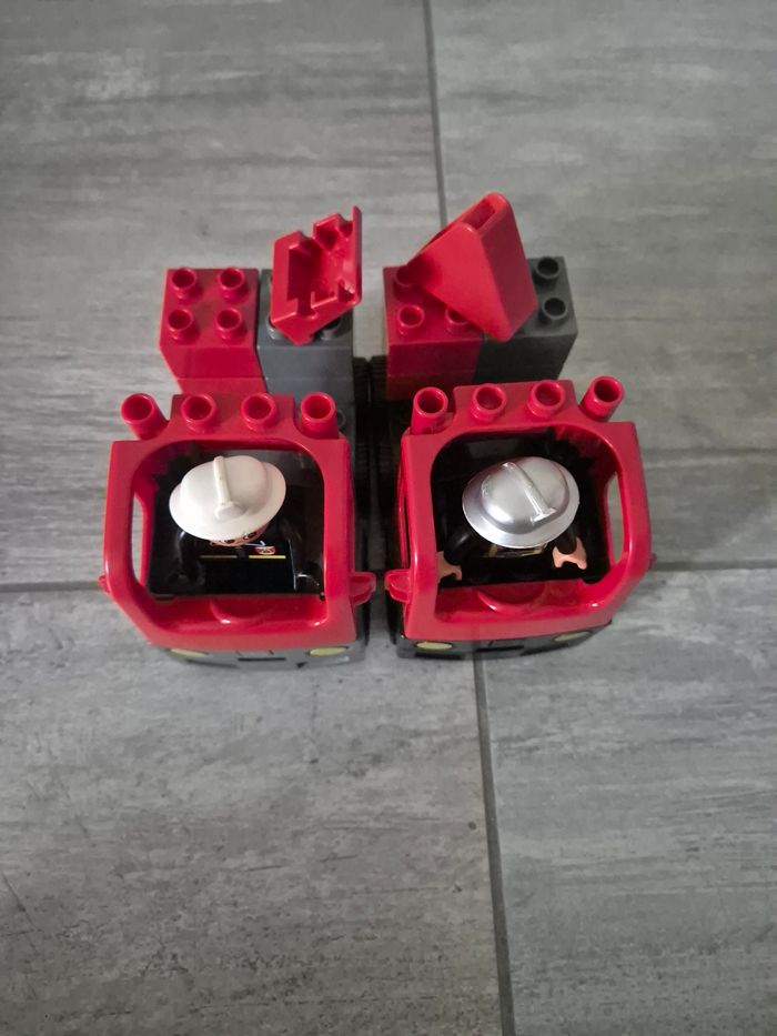 Deux petits camions LEGO DUPLO pompier - photo numéro 2