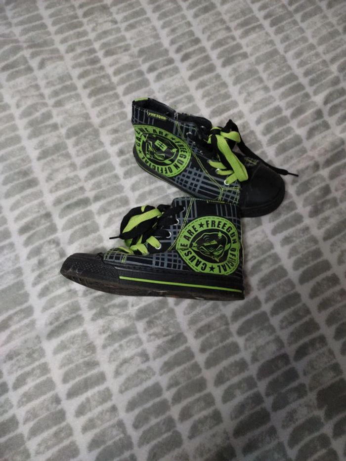 Baskets montantes à lacets noir et vert Freegun pointure 33 - photo numéro 1