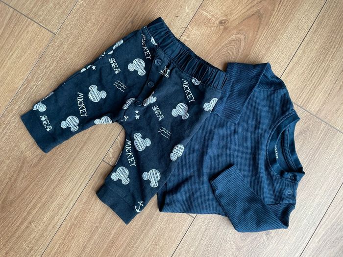 Ensemble bébé petit pull et pantalon saroual  Mickey mouse Disney