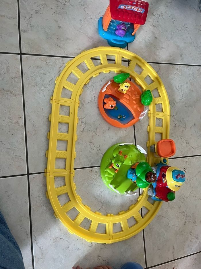 ⚘️⚘️🤩😍Circuit Train bébé ⚘️😍🤩(etat neuf) - photo numéro 2