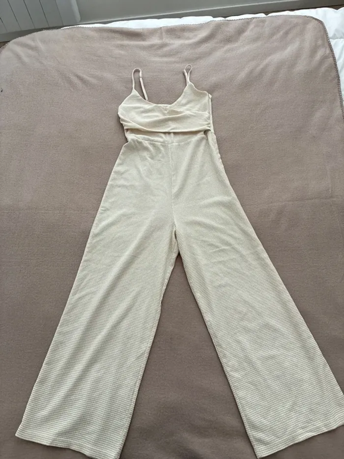 Combinaison beige Stradivarius taille M en parfait état - photo numéro 9