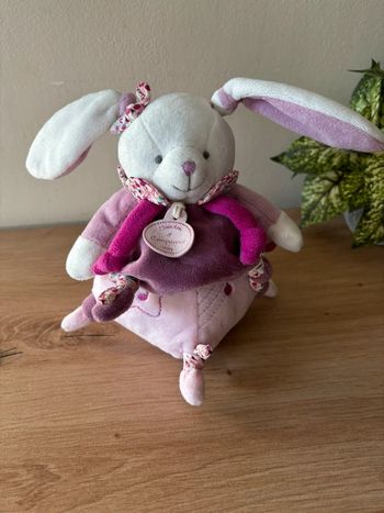 Doudou lapin cerise mauve rose musical doudou et compagnie