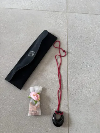 Collier neuf sans étiquette,