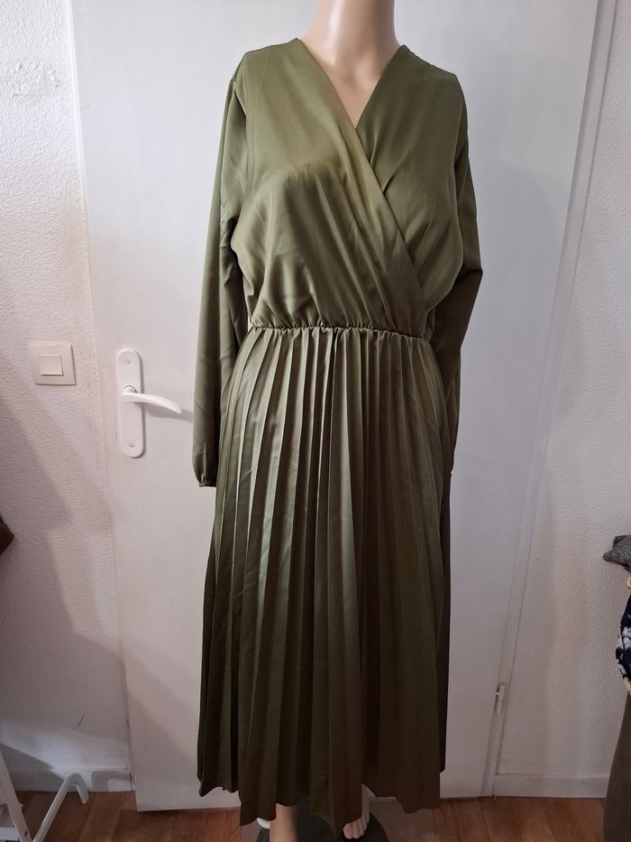 Robe Longue plissé taille 36/38 en très bon état