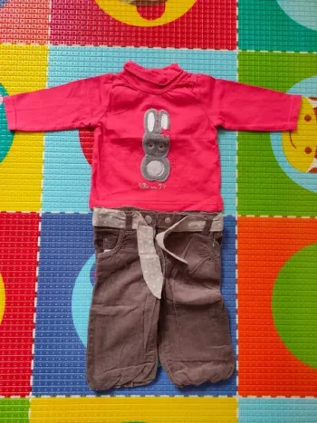 ensemble Obaibi marron et rouge 3 mois