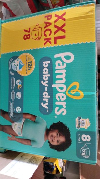 Carton de couches Pampers taille 8